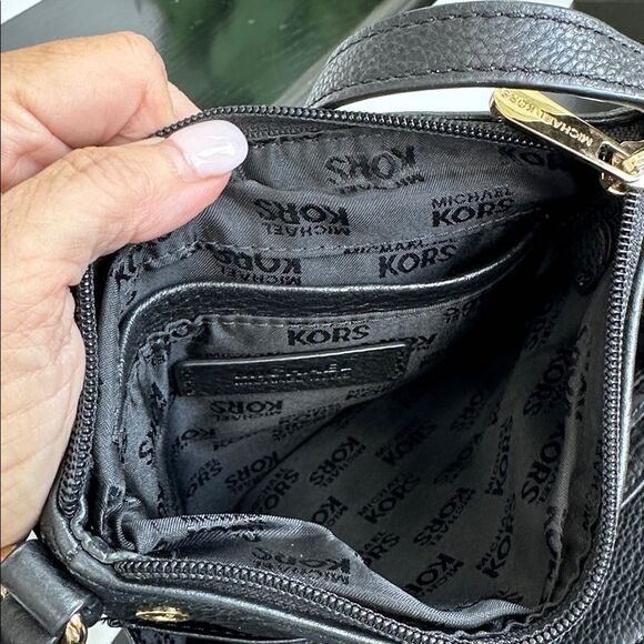 Michael Kors, genuine leather shoulder, Crossbody purse organizer like new - Picture 12 of 12